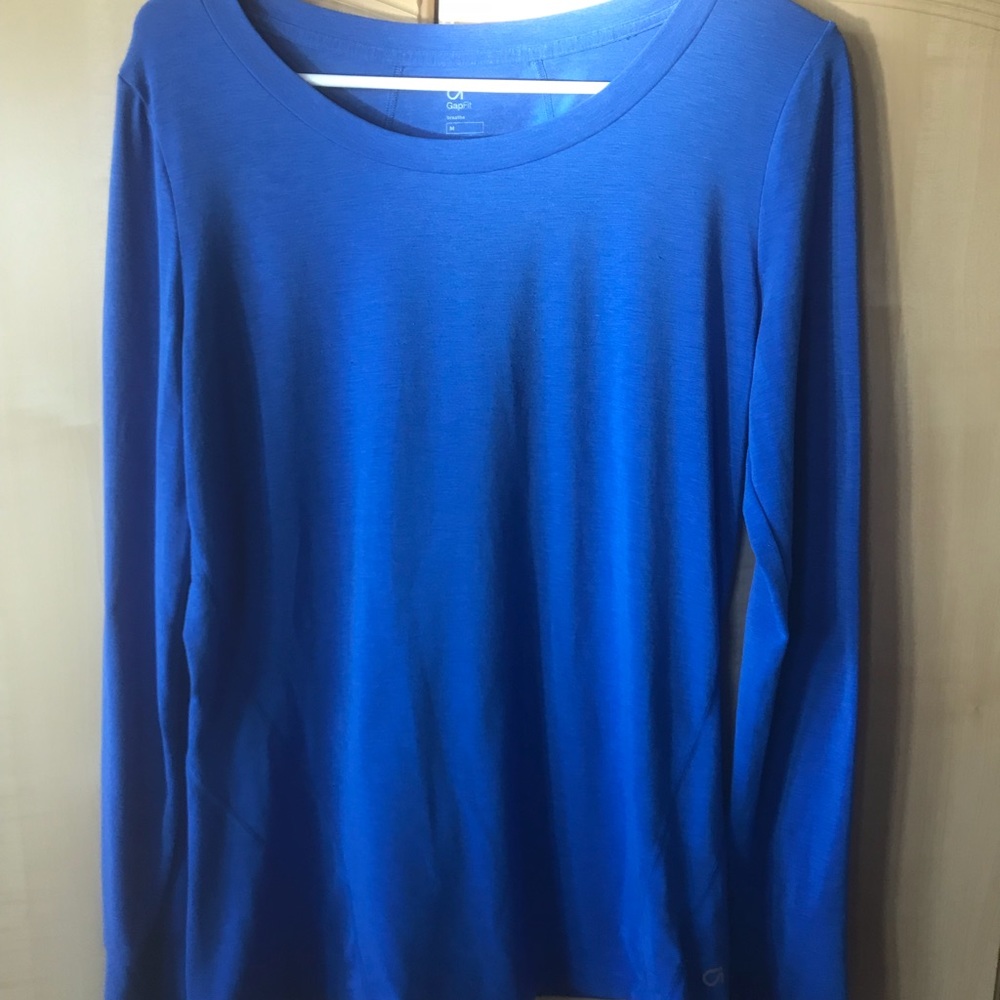 GapFit breathe long sleeve tee in M